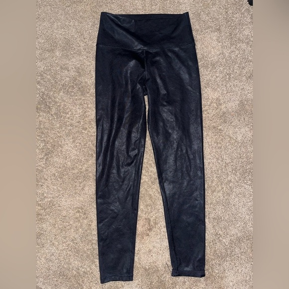 Aerie Offline The Hugger High Waist Shiny Leggings Size Medium - Picture 4 of 5